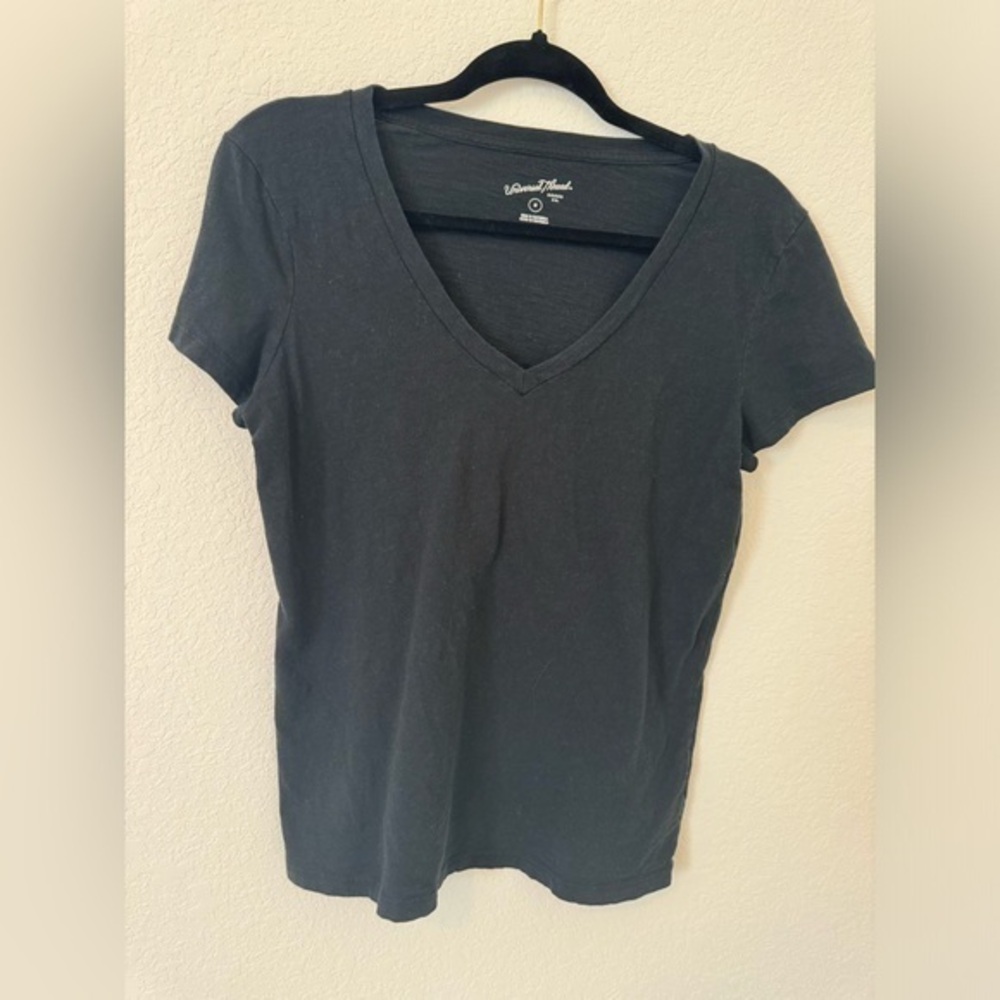 Universal Thread V-neck Black T-Shirt- Small